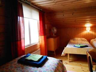 Отели типа «постель и завтрак» Majatalo Korkeatupa Керимяки Четырехместный номер с общим душем-1